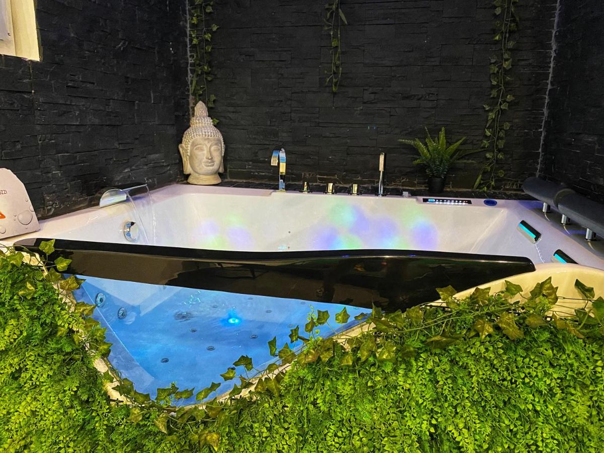 Suite Jacuzzi Privatif Plage Des Catalans Marseille Exteriér fotografie